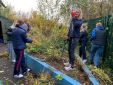 Pupil volunteers help regenerate charity's wellbeing garden