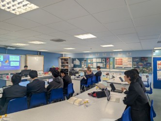 Sixth Former Designs Course for Aspiring Physicists and Engineers Sixth Former Designs Course for Aspiring Physicists and Engineers