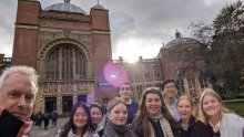 Biologists learn from scientific experts at University lectures Biologists learn from scientific experts at University lectures