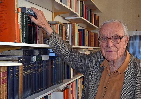 Tributes paid to Shrewsbury teacher 'responsible for the 1960s' Tributes paid to Shrewsbury teacher 'responsible for the 1960s'